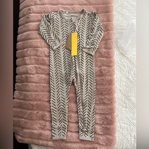 NWT Kyte Zippy in Khaki Herringbone 2T